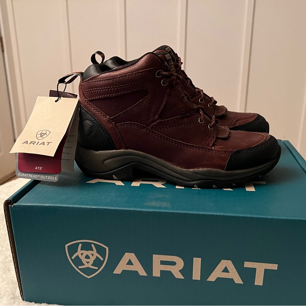 NWT- Ariat Terrain Waterproof Boots - Size: 7.5 - Picture 5 of 7